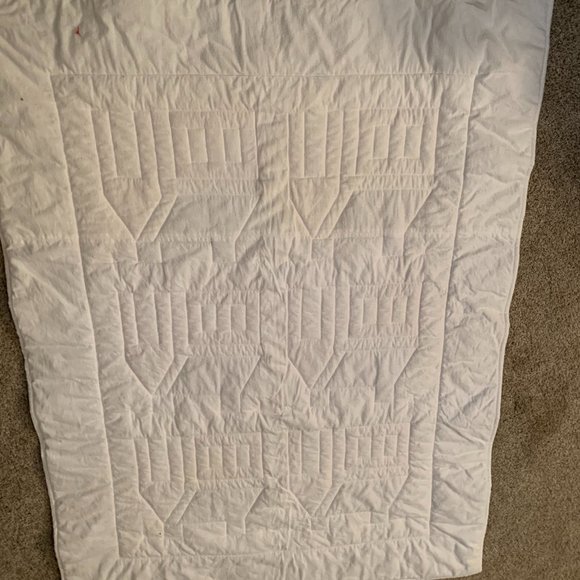 HANDMADE LAP QUILT RED WHITE AND BLUE LITTLE SCHOOL HOUSE 40" X 55" - Picture 2 of 4